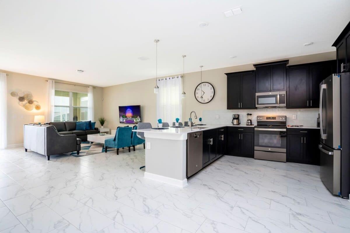 Marvelous 7bd/5ba Family Friendly W/ Gameroom & Pool Close To 1201 Holiday home *